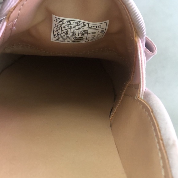 Luci Bow Pink Suede Ugg’s - Picture 4 of 4